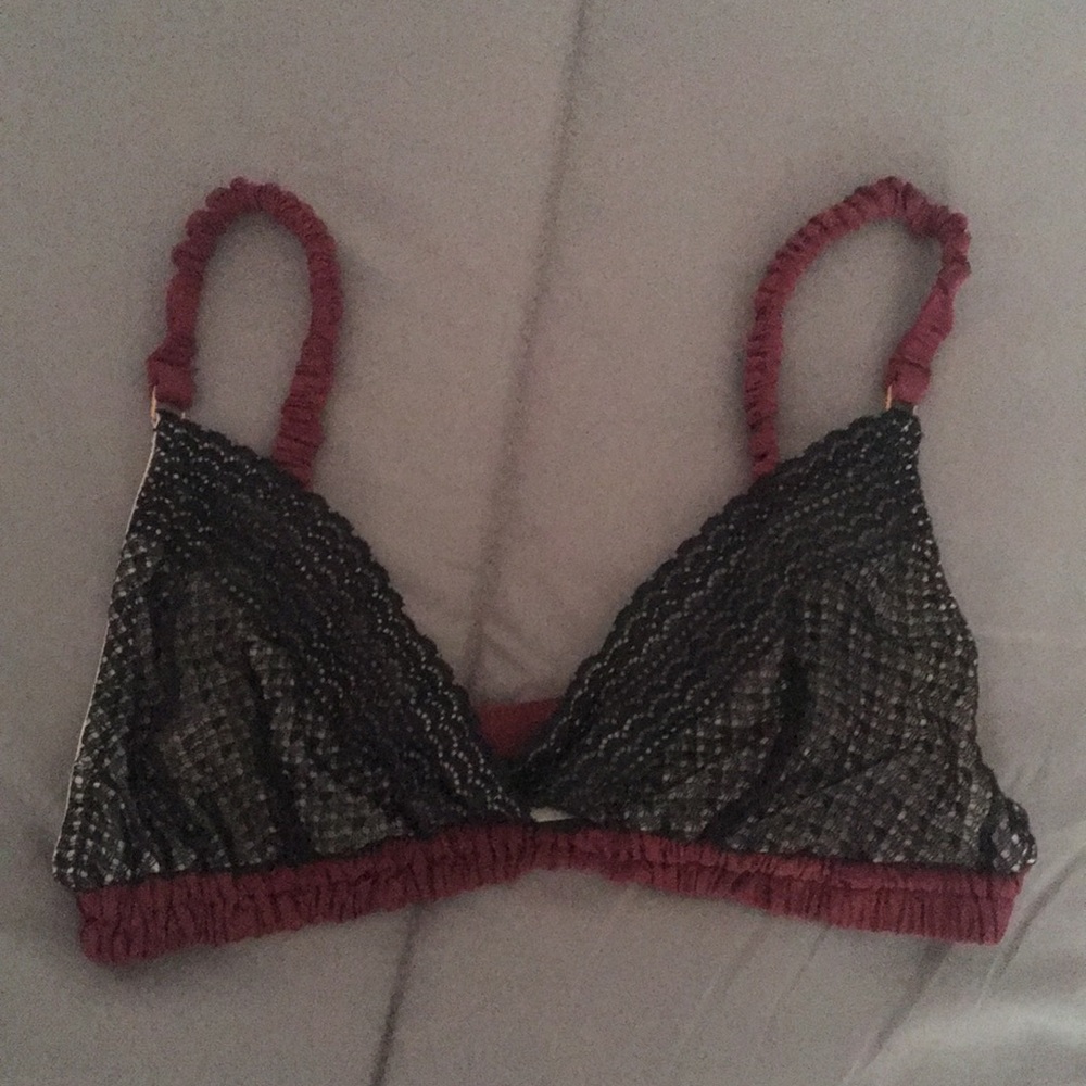 URBAN OUTFITTERS - Out From Under Lace Bra -Medium